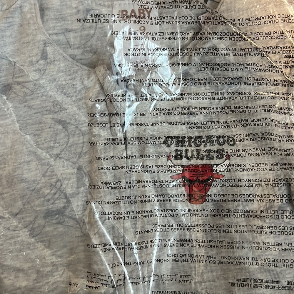 Chicago Bulls Short Sleeve ZIP Romper onesie  Unisex size 6-9 Month​​ - Picture 3 of 3